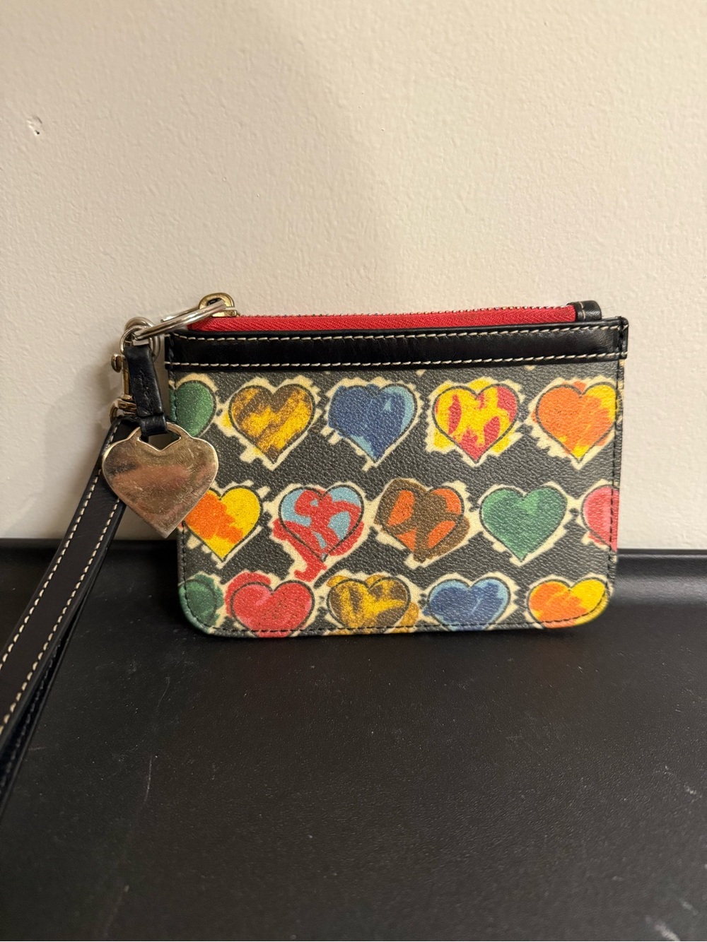 Y2K Dooney & Bourke Leather Sweetheart Hearts Wristlet Valentine's Day - Picture 3 of 4
